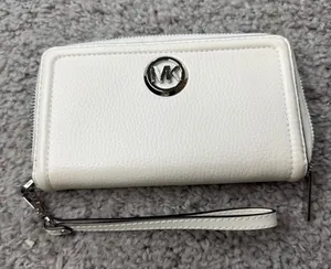 Michael Kors Jet Set Travel Optic White Pebbled Leather Smartphone Wristlet thumbnail 1