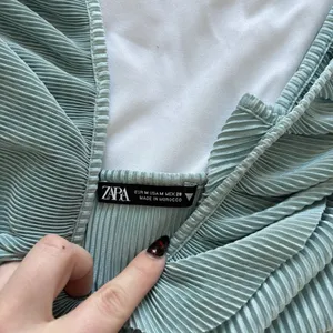 Zara Womens Size Medium Pleated Crop Top‎ Ruffles Blue Front Tie Boho Hippie thumbnail 4