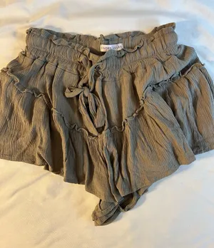 Sincerely Jules Green Flowy Shorts thumbnail 1