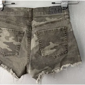 Aeropostale Aero Cheeky Short Size 00 Army Green Camouflage Short Mini Gorpcore Y2K Fray Hem thumbnail 4