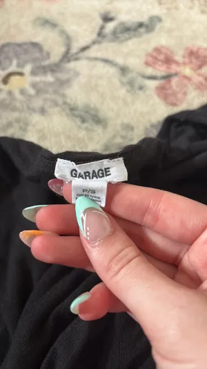 Garage Black Top  thumbnail 3
