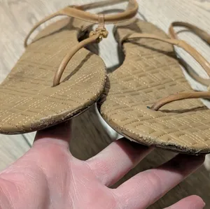 Tory Burch Women's 10.5 Tan Leather T Strap Logo Thong Sandals Shoes thumbnail 3