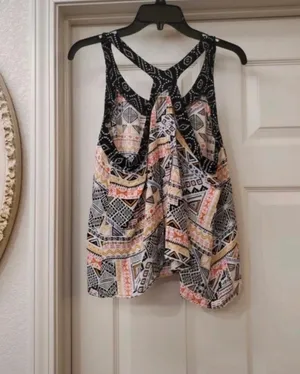 Xhilaration ladies sleeveless blouse is a junior size XL. thumbnail 2