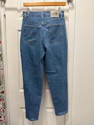 Levi’s High Waisted Mom Jeans Silvertab Size 26 thumbnail 7