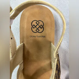 Daisy Fuentes JOLIEN 9 Gold and Tan Leopard Sandals thumbnail 4