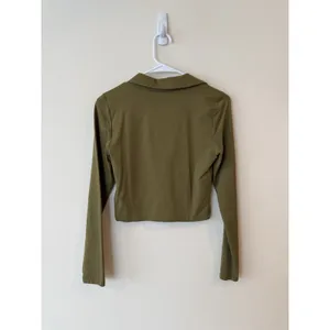 Aritzia Babaton Contour Long Sleeve Polo Women Size M Seamless Stretch Top Boho thumbnail 4