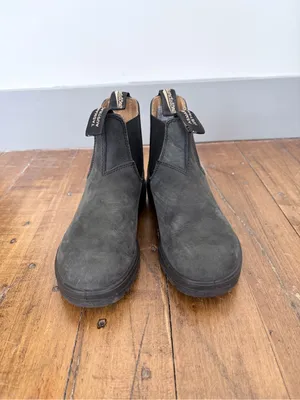 Blundstone 587 Chelsea Boots Rustic Black Leather Women US 7.5 AU 4.5 thumbnail 5
