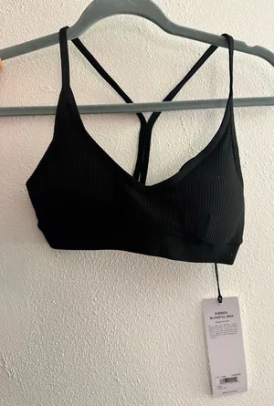 Alo Yoga Bra thumbnail 1