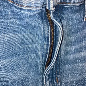 Madewell High Rise Slim Boyjean Women 32‎ Distressed Raw Hem Crop Medium Wash thumbnail 8