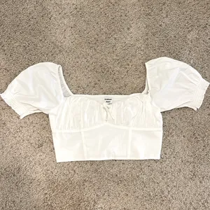 Aritzia Sunday Best white crop top size med NWOT #105 thumbnail 3
