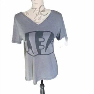 NFL T-Shirt Women's Size Medium Gray thumbnail 5