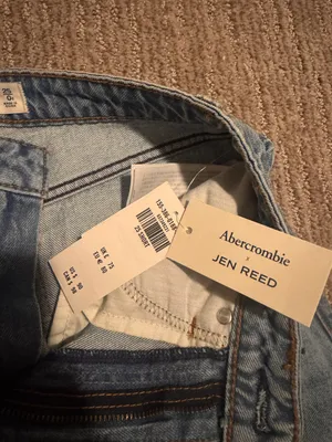 Abercrombie NWT Loose Highrise Jean thumbnail 3