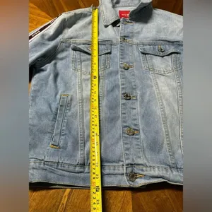 Guess Women’s Size Large Boyfriend Denim Jean Jacket With Logo Stripe Sleeves thumbnail 5