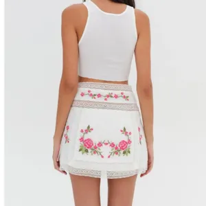 For love and‎ lemons Jolene Embroidered Mini Skirt in White sz M thumbnail 5