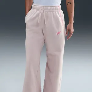 Nike Sportswear Club Fleece Mid-Rise Wide Leg Pants thumbnail 2