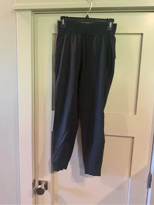 Lululemon LA Warm Down Joggers women’s size 6! Black confetti! thumbnail 4