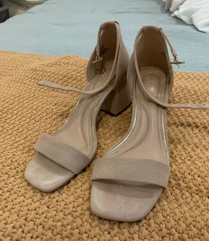 Kelly & Katie Heels Nude  thumbnail 1