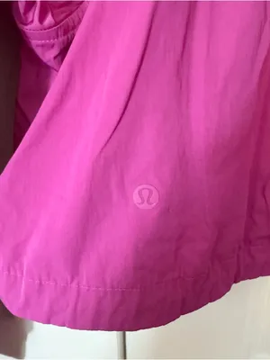 NWOT Lululemon Lightweight Water-Resistant Jacket SIZE 4 Purple Highlight thumbnail 3