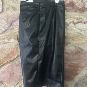 Commense Pleated Split PU Leather Skirt size L Black Size L thumbnail 5