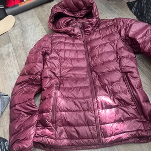 Aritzia TNA Purple Down Packable‎ Botanie Puffer Jacket XS thumbnail 5