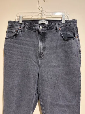 Abercrombie & Fitch Curve Love The '90s Straight Ultra High Rise Gray Jeans thumbnail 3