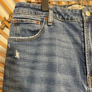 Abercrombie & Fitch Women’s High Rise The Mom Jean Curve Love in Dark Destroy 29 thumbnail 5