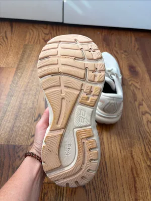 Brooks GTS 23 Women's Neutral-Run Sneakers in Pale Pink and Cream Size 8.5 thumbnail 6