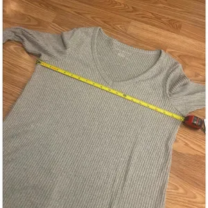 American Eagle Ribbed Soft V-Neck Long Sleeve Top Size Medium thumbnail 4