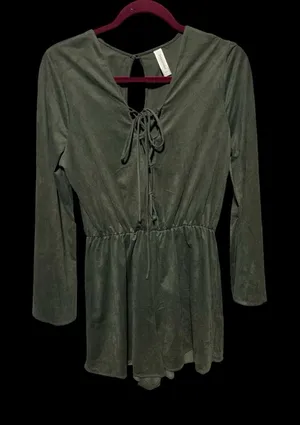 Peppermint (L) Romper Green Suede With‎ Criss Cross Tie Front Pre-Owned thumbnail 1