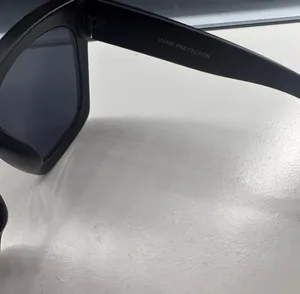 Sunglasses thumbnail 3