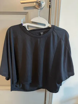 SheIn Black flowy tee thumbnail 1