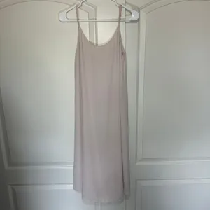 Aritzia Babaton Templeton Slip Dress Small‎ Baby Pink Midi V Neck Minimalist thumbnail 4