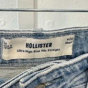 Hollister Ultra High-Rise 90s Straight Jeans Light Wash Distressed Blue W26 2S thumbnail 6