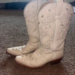 Shyanne White Cowgirl Boots thumbnail 1