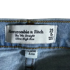 Abercrombie & Fitch The 90s Straight Distressed Jeans Light Blue Denim Size25/0S thumbnail 5