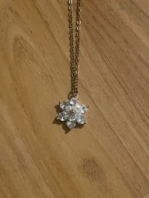 Gold flower necklace with clear crystal petals #floral #crystal No flaws Don't need thumbnail 2