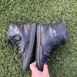 Dr. Martens Shoreditch Boots thumbnail 4