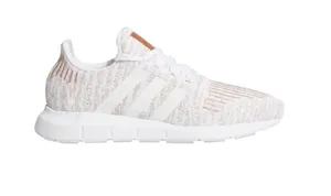 Adidas women’s swift run sneakers size 7.5 women’s thumbnail 1