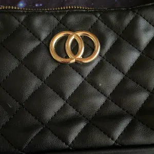 Boutique Black Leather Purse Handbag Quilted Hand & Crossbody Strap 9”W X 5”H thumbnail 2