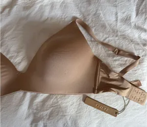 SKIMS Wireless Form T-Shirt Bra thumbnail 1