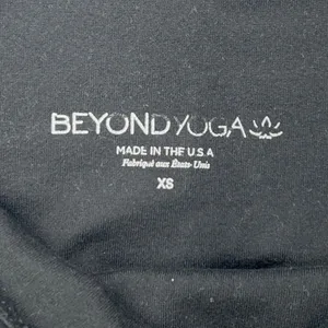 Beyond Yoga‎ Back Me Up Cropped Leggings XS Black Leopard Print Pilates Gym EUC thumbnail 6