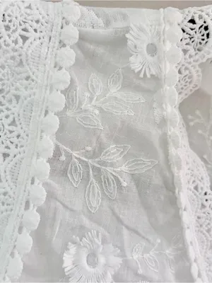 Boutique White Lace Embroidered Button Front Sleeveless Top Large thumbnail 4