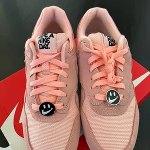 NIB NIKE Air Max 1 GS Have A Nike Day Bleached Coral thumbnail 6