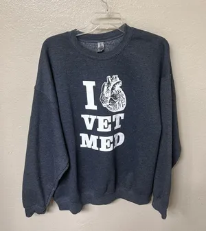 Gildan I heart vet med sweatshirt thumbnail 1