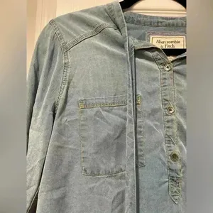 Abercrombie & Fitch Tie Front Quarter Button Long Sleeve Denim Blouse Size M thumbnail 3