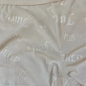 PJ shorts in Ivory. L thumbnail 4