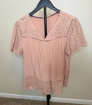 Eyelet‎ Flutter Sleeve Blouse thumbnail 1