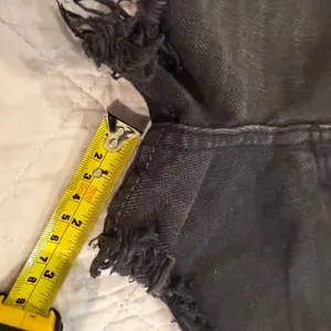 FREE PEOPLE High Rise Black Denim Jean Short Shorts 27 Raw Edge Frayed Cutoff thumbnail 5