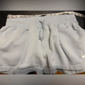 Nike Women's Athletic Shorts in Light Blue. Front pockets with white check Sz L thumbnail 7