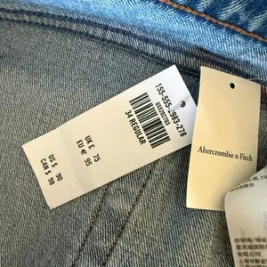 Abercrombie & Fitch Curve Love Ultra High Rise 90s Straight Jean Size 34 thumbnail 11